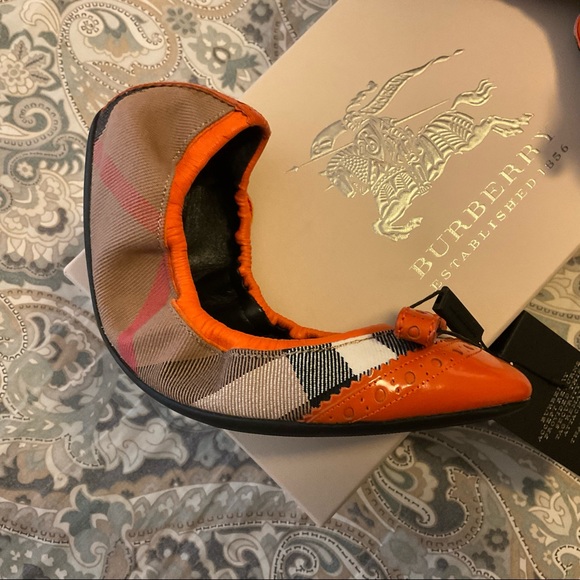 NIB BURBERRY Bridle Brogue Housecheck Cassie Ballerina Flat Womens Sz 37 US 7 - Picture 3 of 7